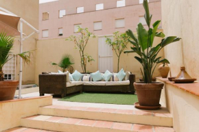 AMBB-Private patio-Steps away From old town